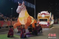 （新春见闻）澳门花车巡游点亮新春之夜